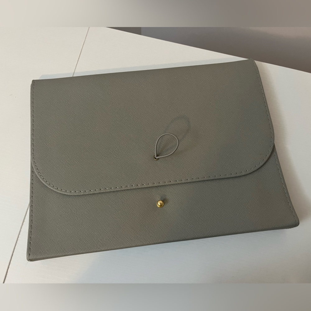 Gray file folder